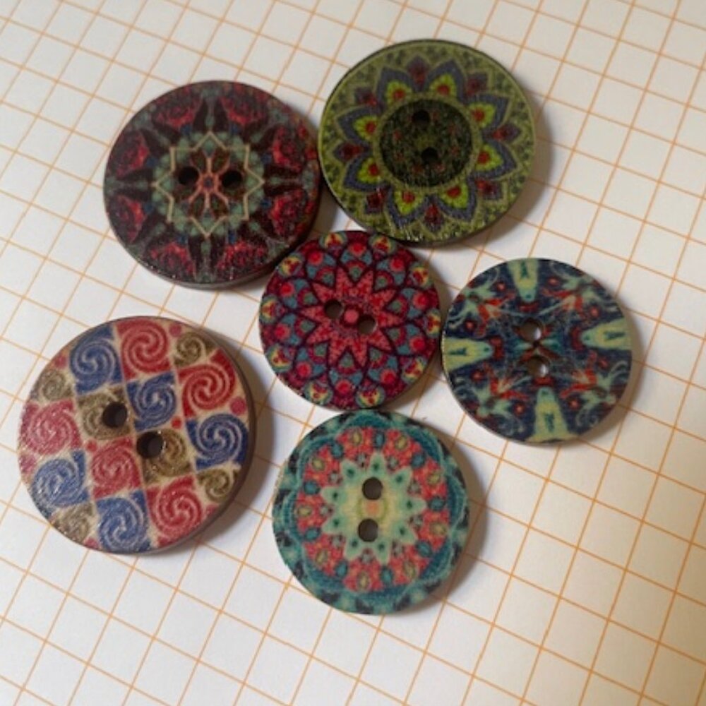 et of 7 Vintage Style Wood Buttons Floral Boho
